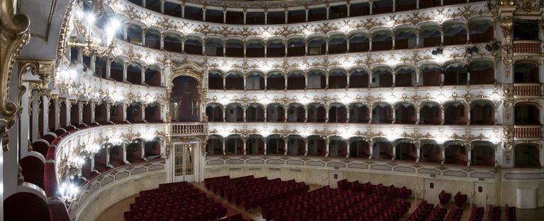 Piacenza, Teatro Municipale, la sala teatrale (foto Andrea Scardova, IBC) 2016